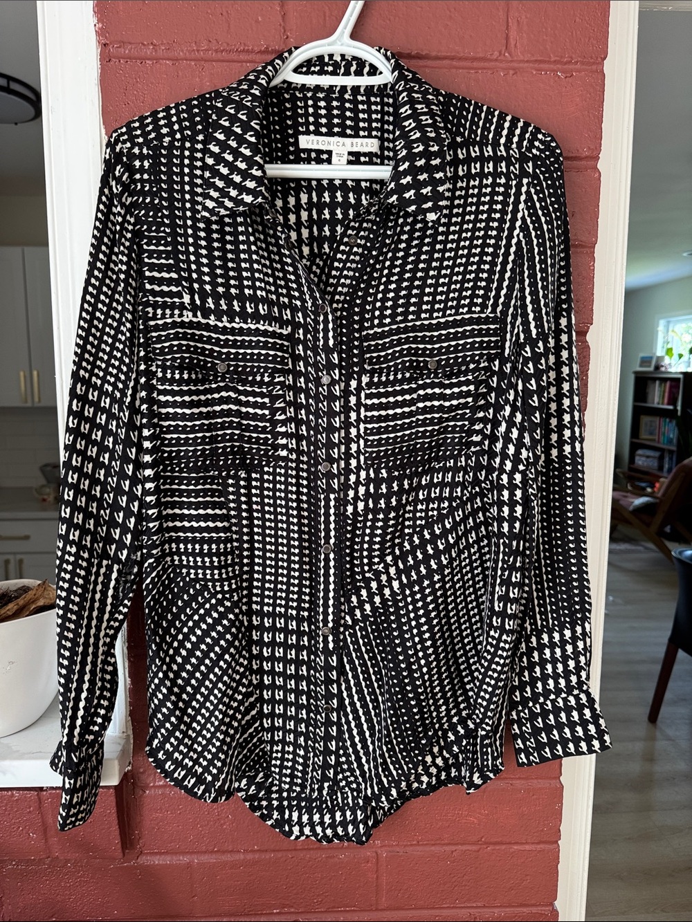 Veronica Beard 100% Silk Black and White Geometric Button-Down Shirt Size 6